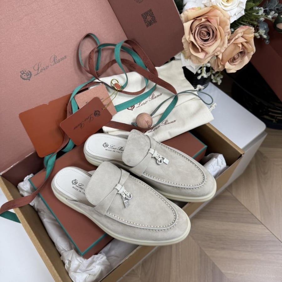 سليبر فلات لورو بيانا Suede charms