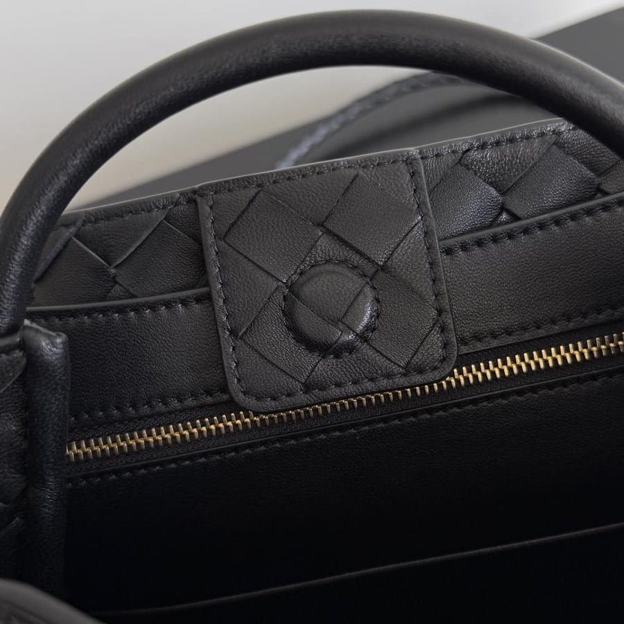 شنطة بوتيغا Small Andiamo Bottega