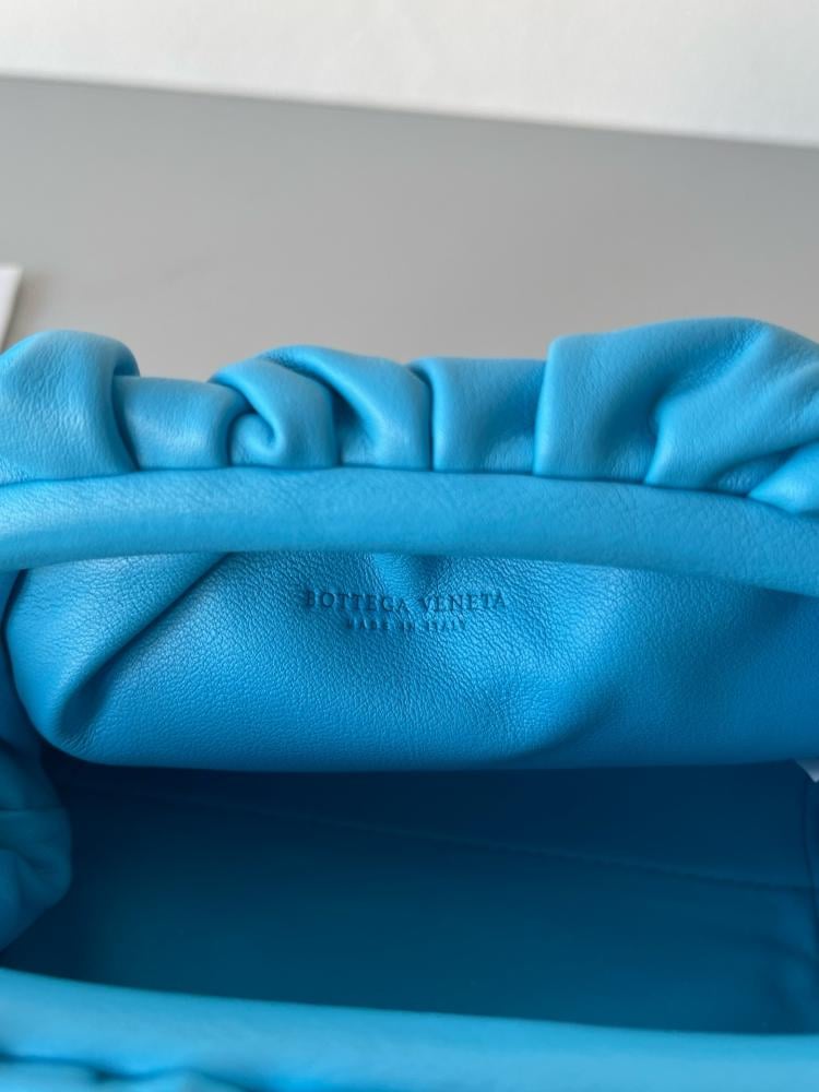 شنطة بوتيغا pouch مقاس22cm