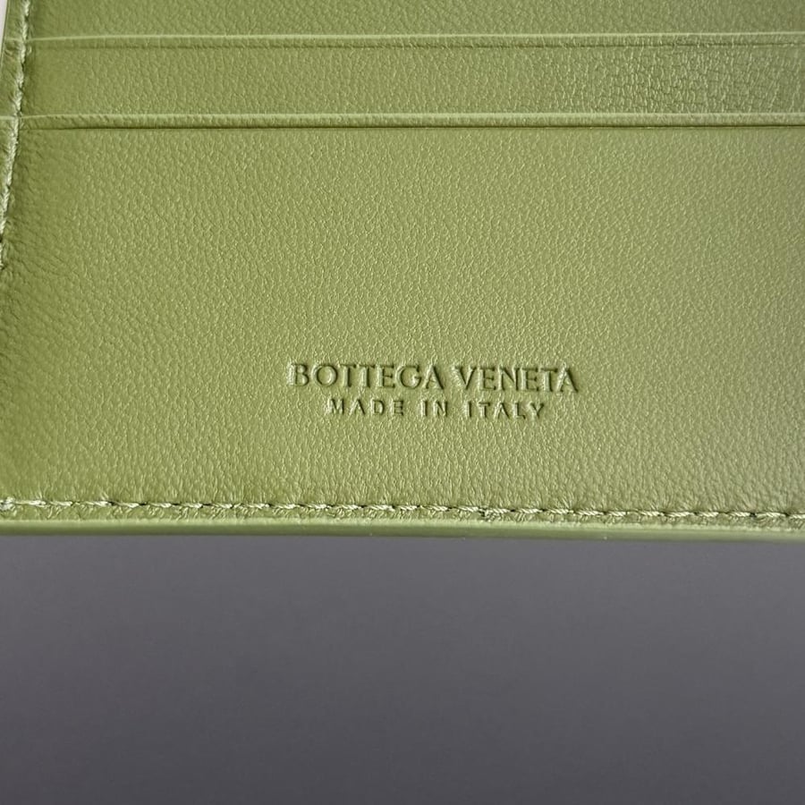 محفظة بوتيغا Ostrich Leathe bottega