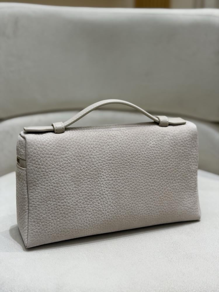 شنطة لورو بيانا Cowhide Lora piana مقاس 19 cm