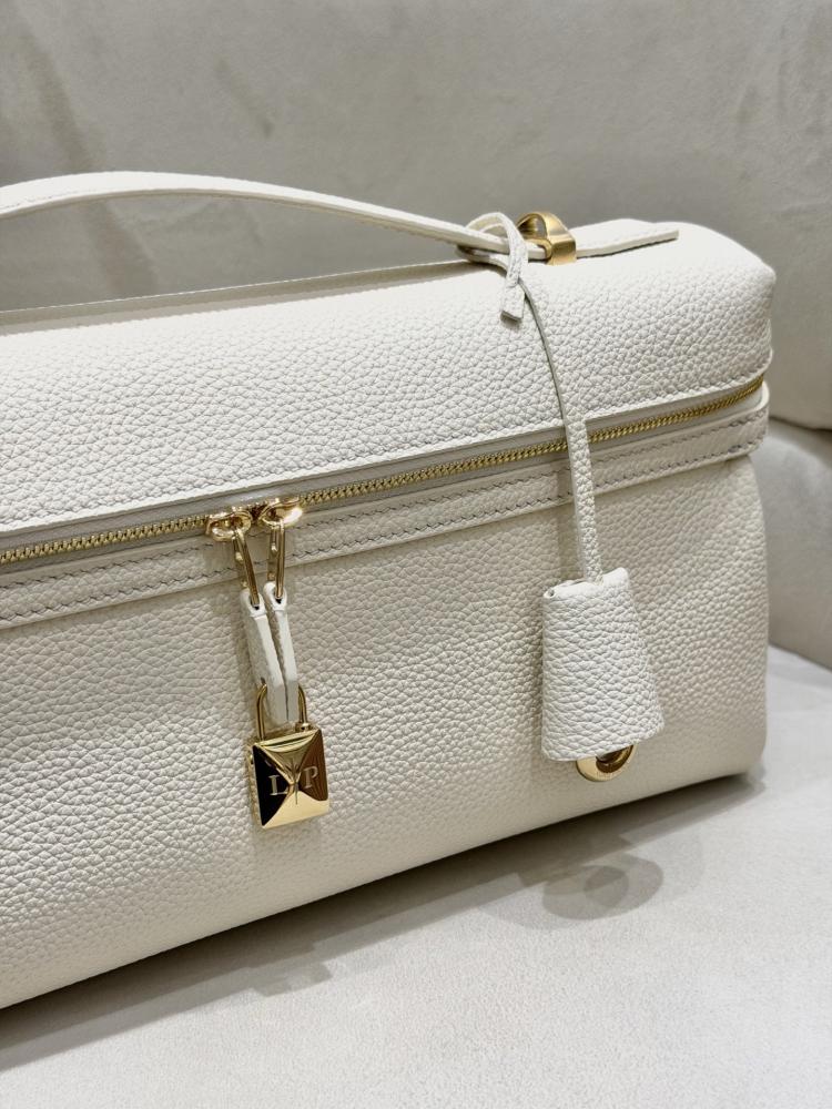 شنطة لورو بيانا Extra Softy Lora piana مقاس 33 cm