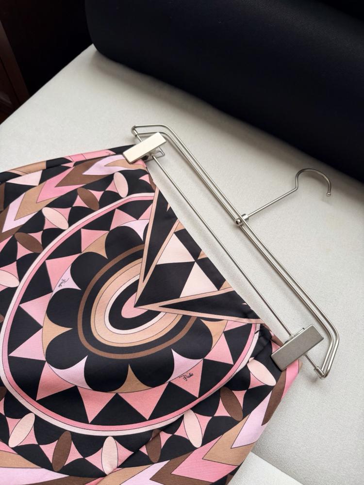 تنورة Pucci