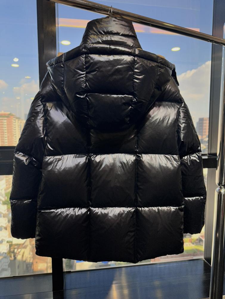 جاكيت Moncler
