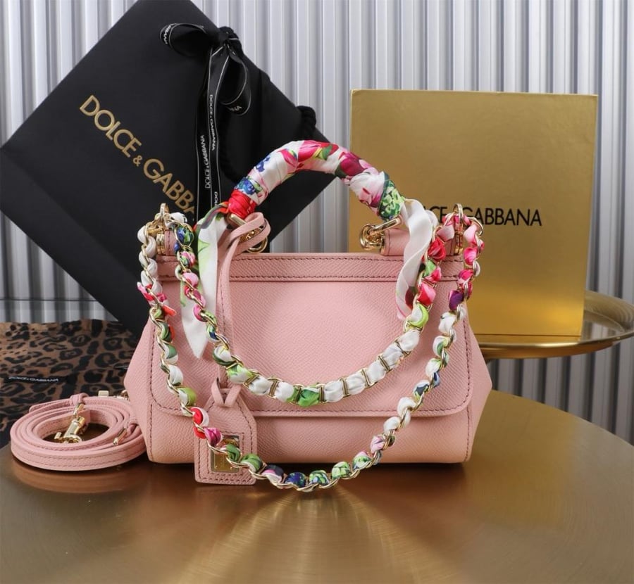 . شنطة دولتشي اند غابانا  Small Sicily handbag