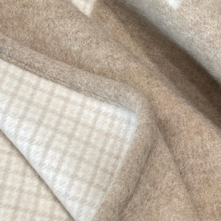 سكارف Fendi