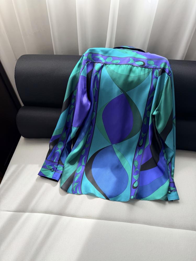 قميص Pucci.