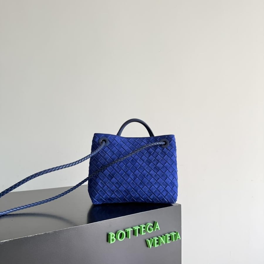 شنطة بوتيغا Small Andiamo Bottega