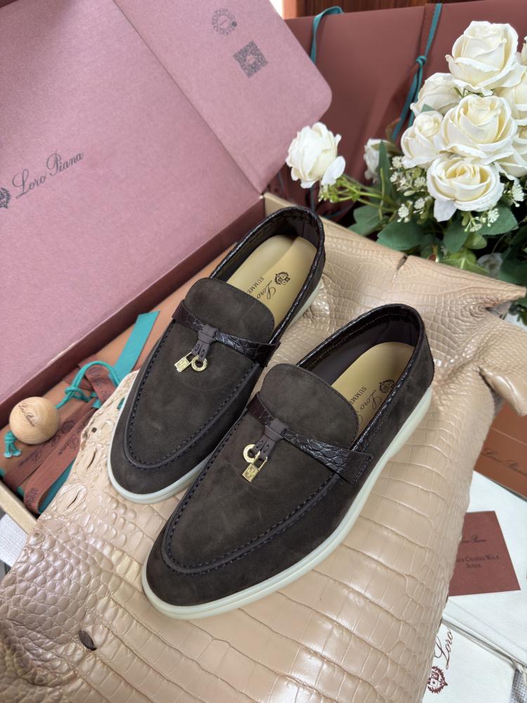 حذاء فلات لورو بيانا Crocodile leather