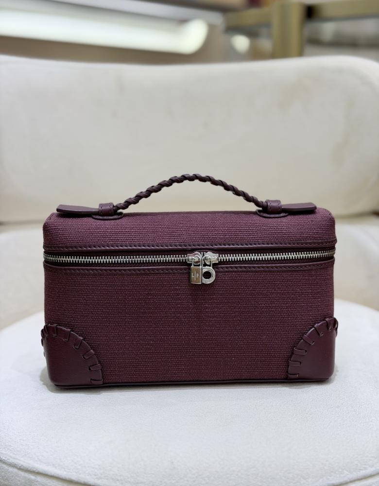 شنطة لورو بيانا Cowhide Lora piana مقاس 19 cm