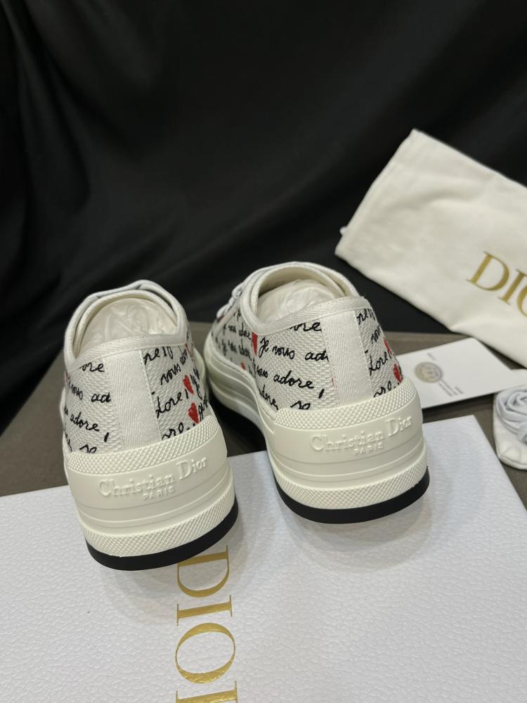 شوز ديور