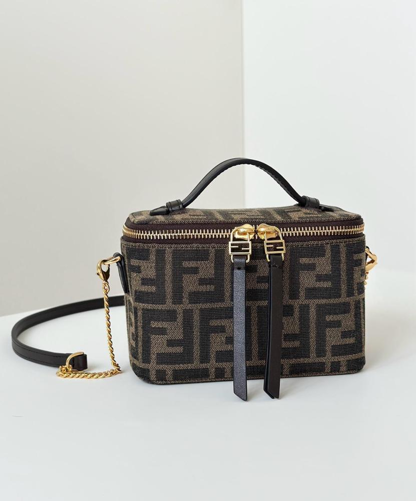 شنطة فندي  Vanity مقاس 16cm