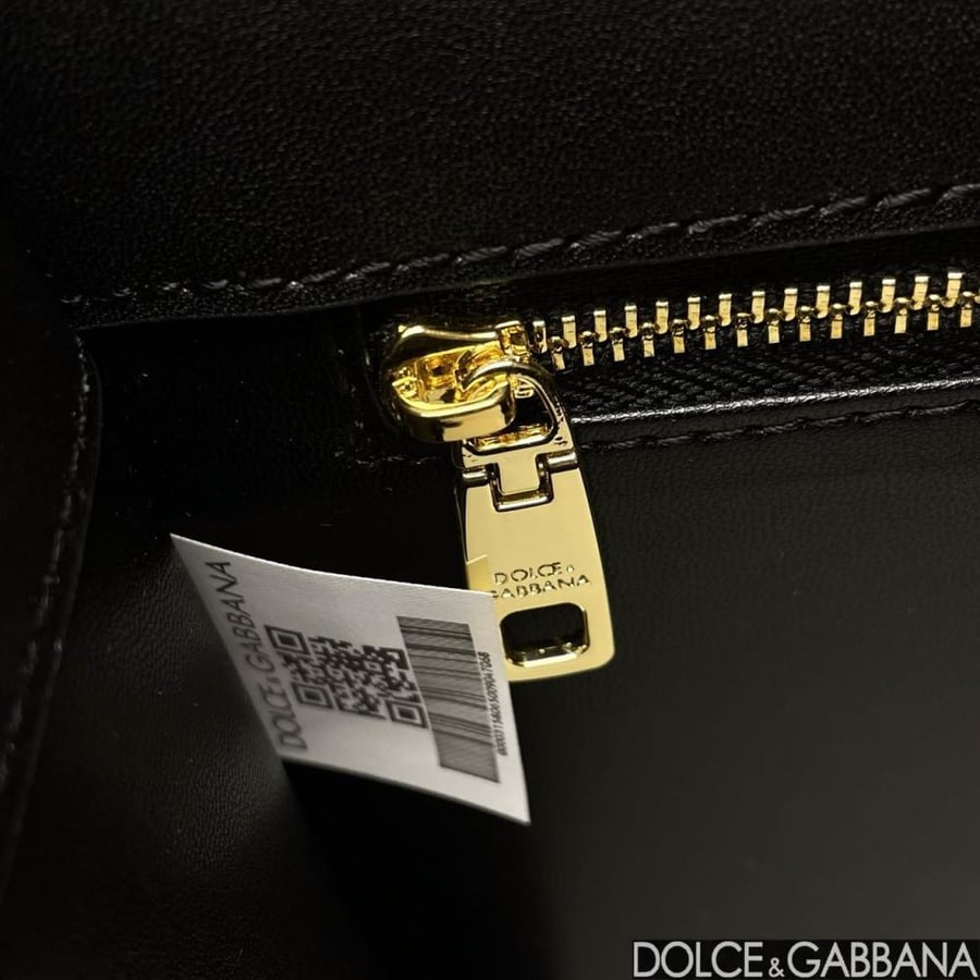 . شنطة دولتشي اند غابانا Calfskin DG Logo Bag crossbody bag