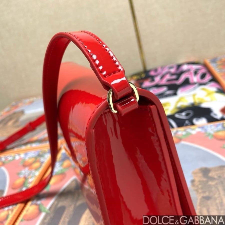 . شنطة دولتشي اند غابانا Calfskin DG Logo Bag crossbody bag
