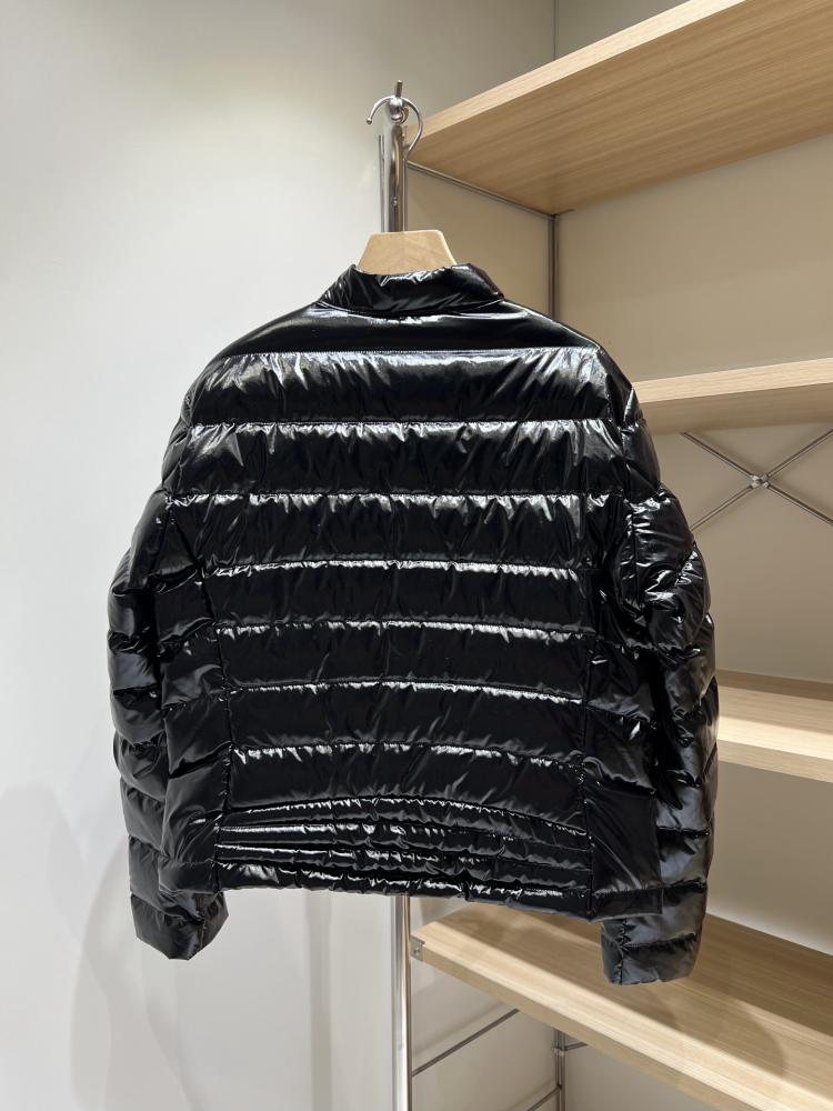 جاكيت Moncler