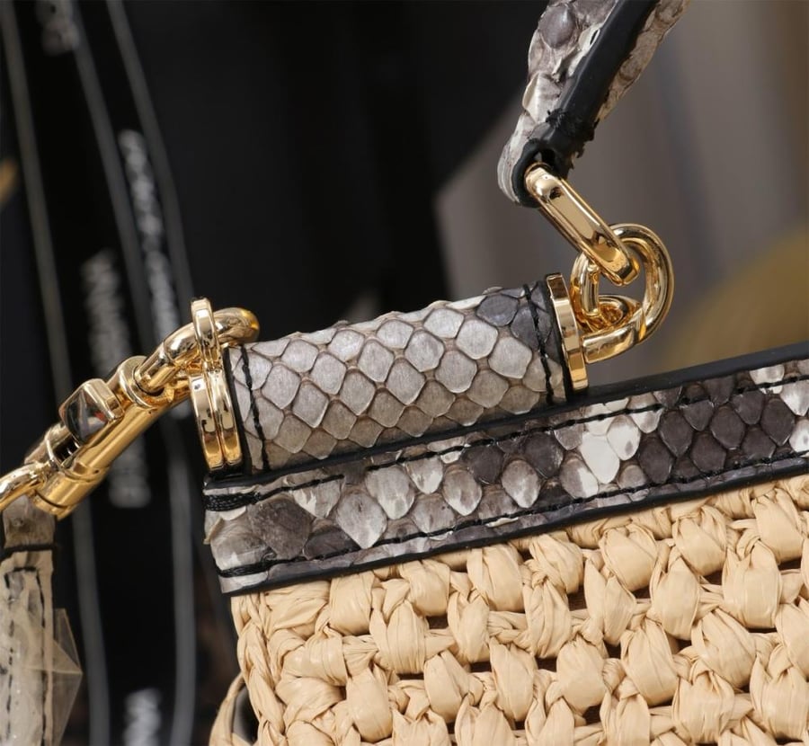 . شنطة دولتشي اند غابانا  Small Sicily handbag