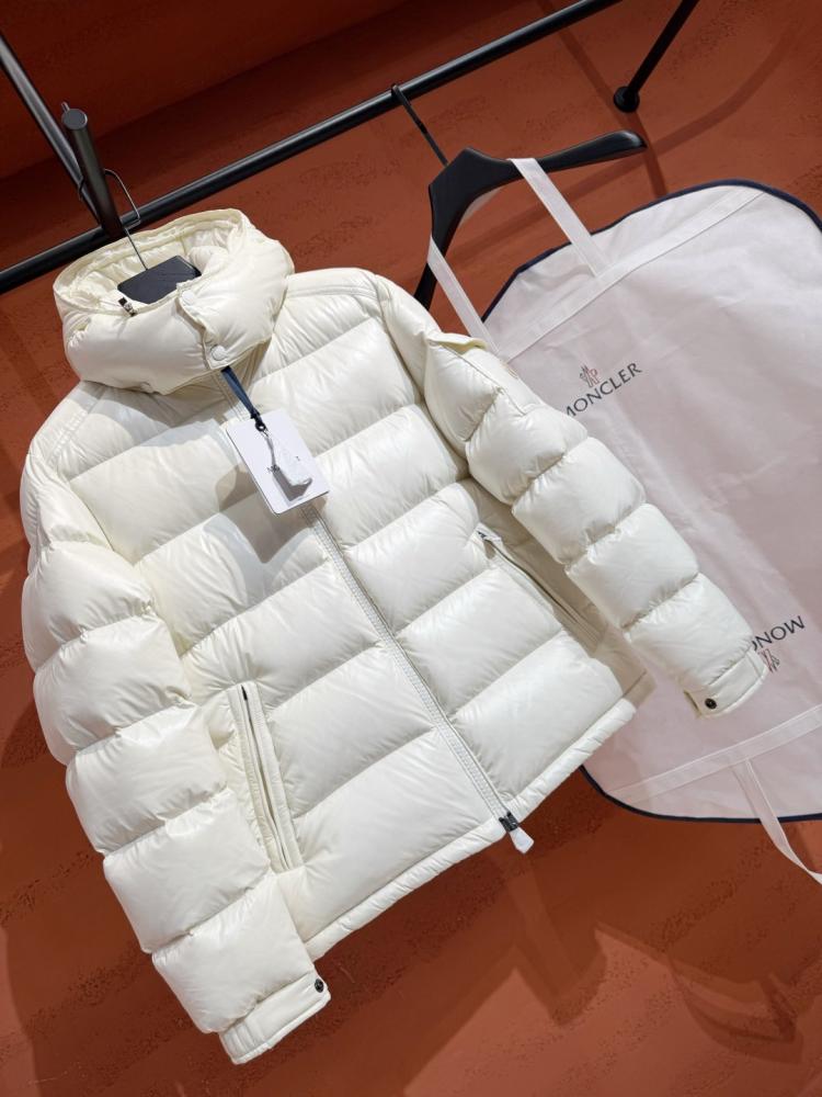 جاكيت Moncler