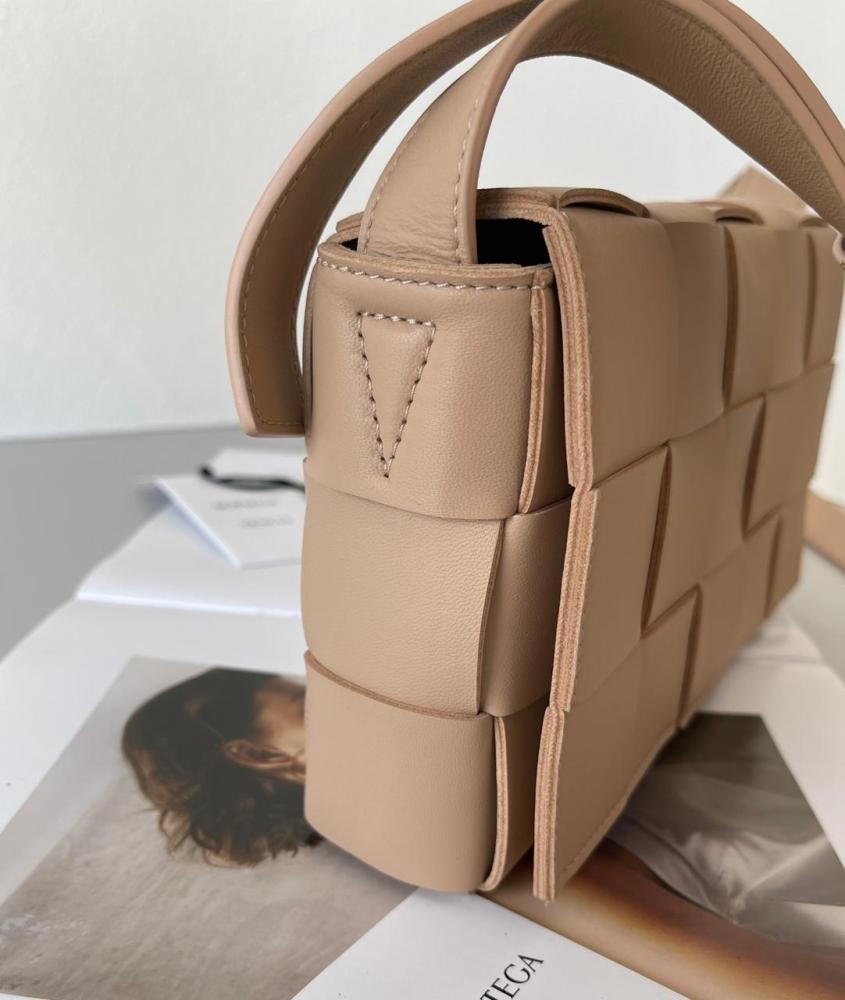 شنطة  بوتيغا Cassette مقاس 23cm