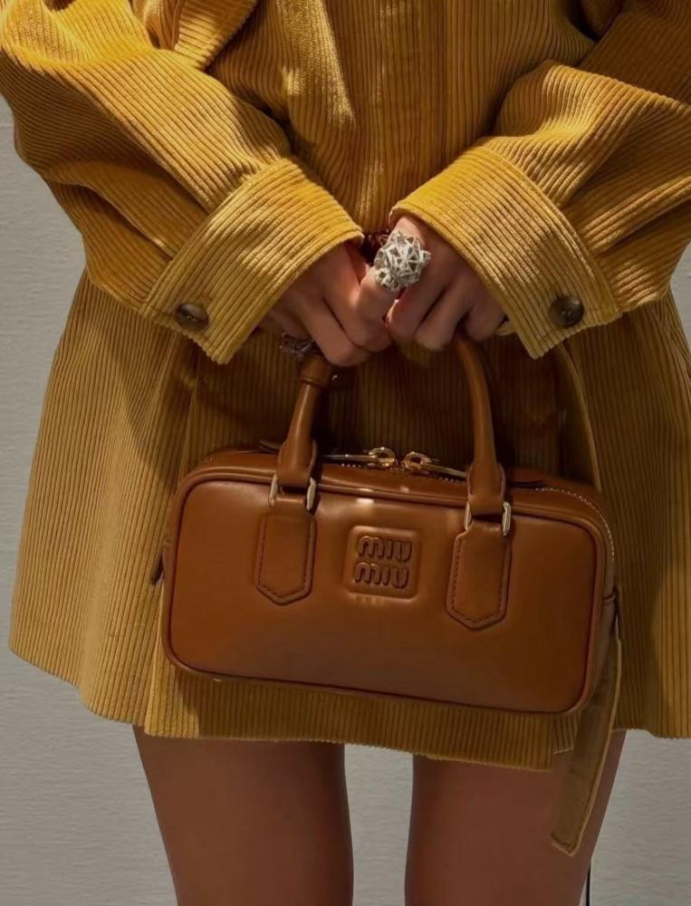 شنطة Miu Miu Arcadie  مقاس 22cm