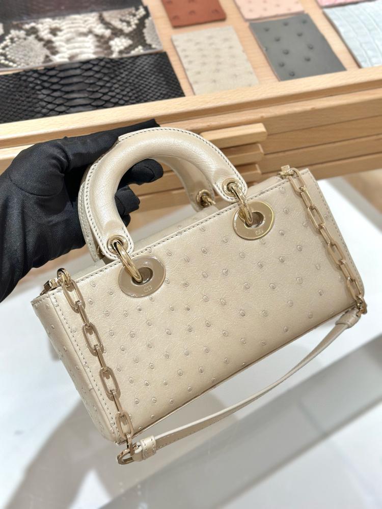 شنطة ديور Lady Ostrich Skin Dior Dior  مقاس 22cm