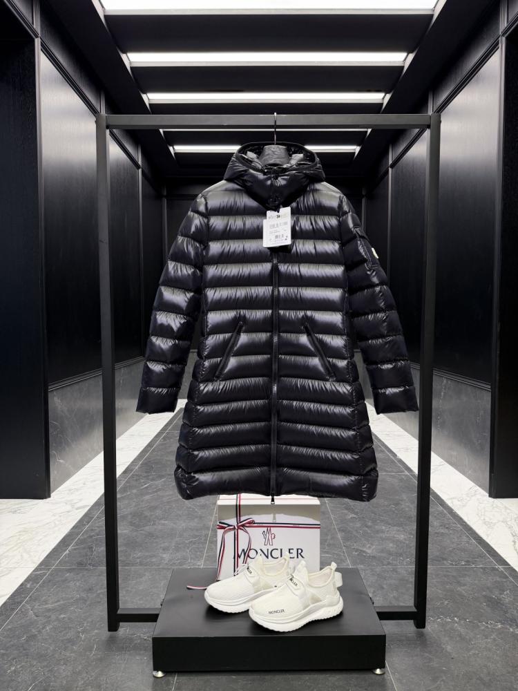 جاكيت Moncler