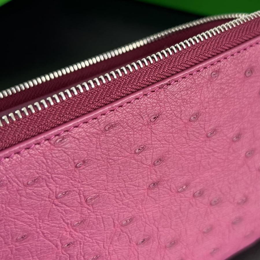 محفظة بوتيغا Ostrich Leathe bottega