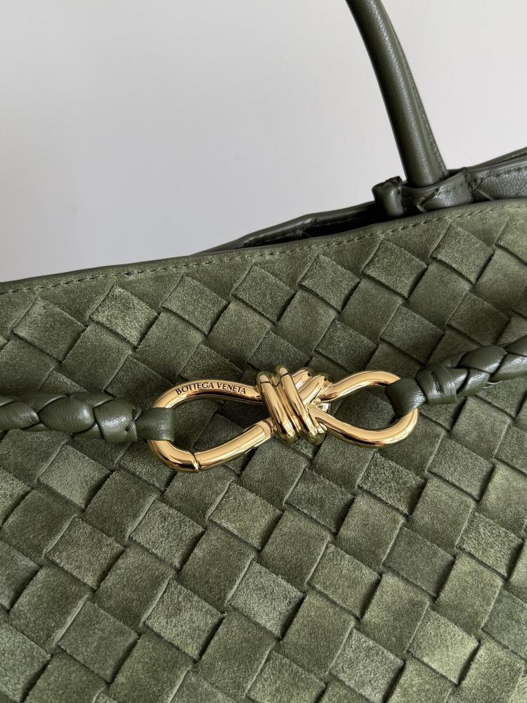 شنطة بوتيغا large Andiamo Bottega