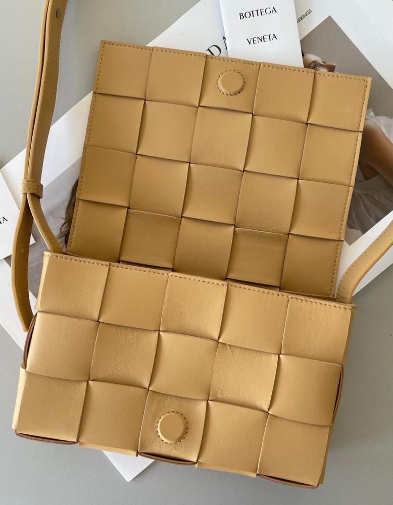 شنطة  بوتيغا Cassette مقاس 23cm