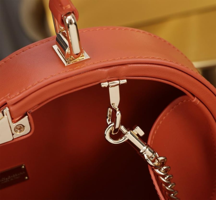 . شنطة دولتشي اند غابانا DG Logo Bag box handbag