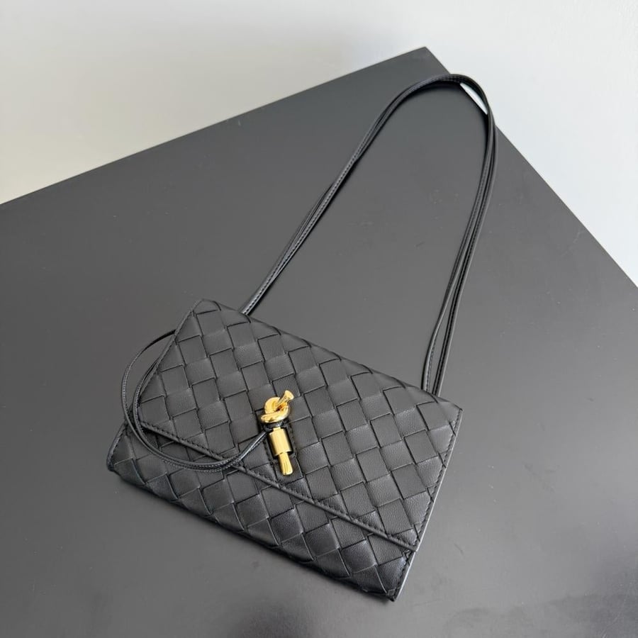 شنطة بوتيغا Andiamo pouch on strap Bottega