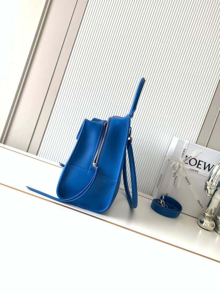 شنطة لويفي Amazona Loewe