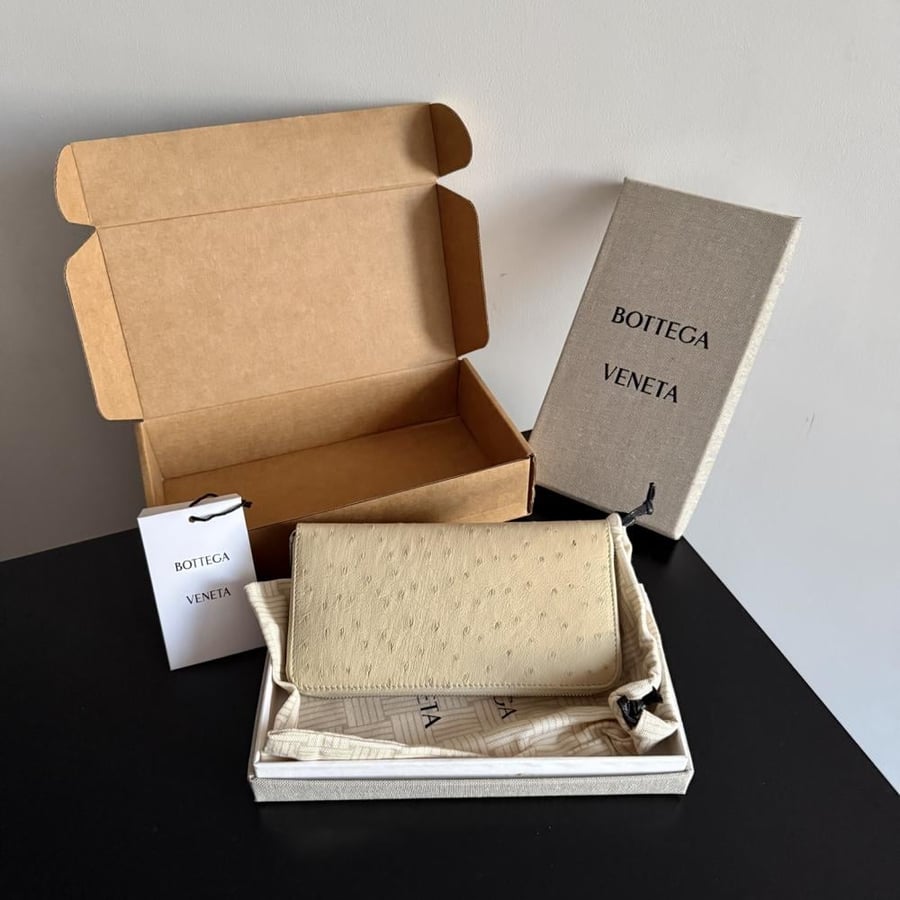 محفظة بوتيغا Ostrich Leathe bottega