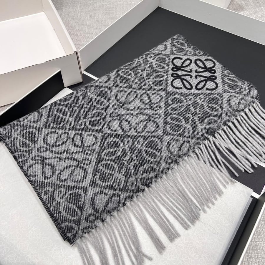 سكارف Loewe