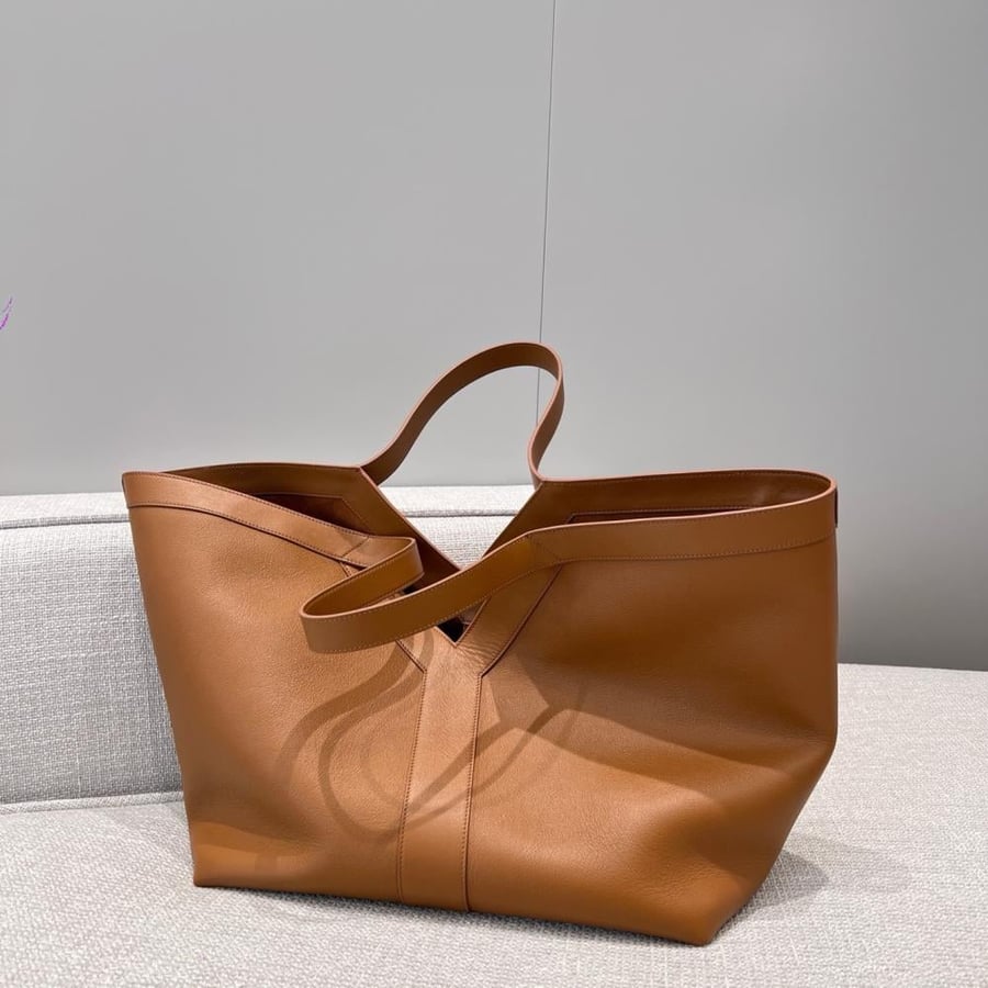 شنطة سان لوران Tote Saint Laurent