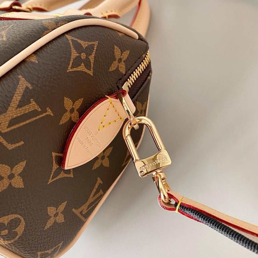 شنطة لويس فيتون Speedy Bandoulière مقاس 20