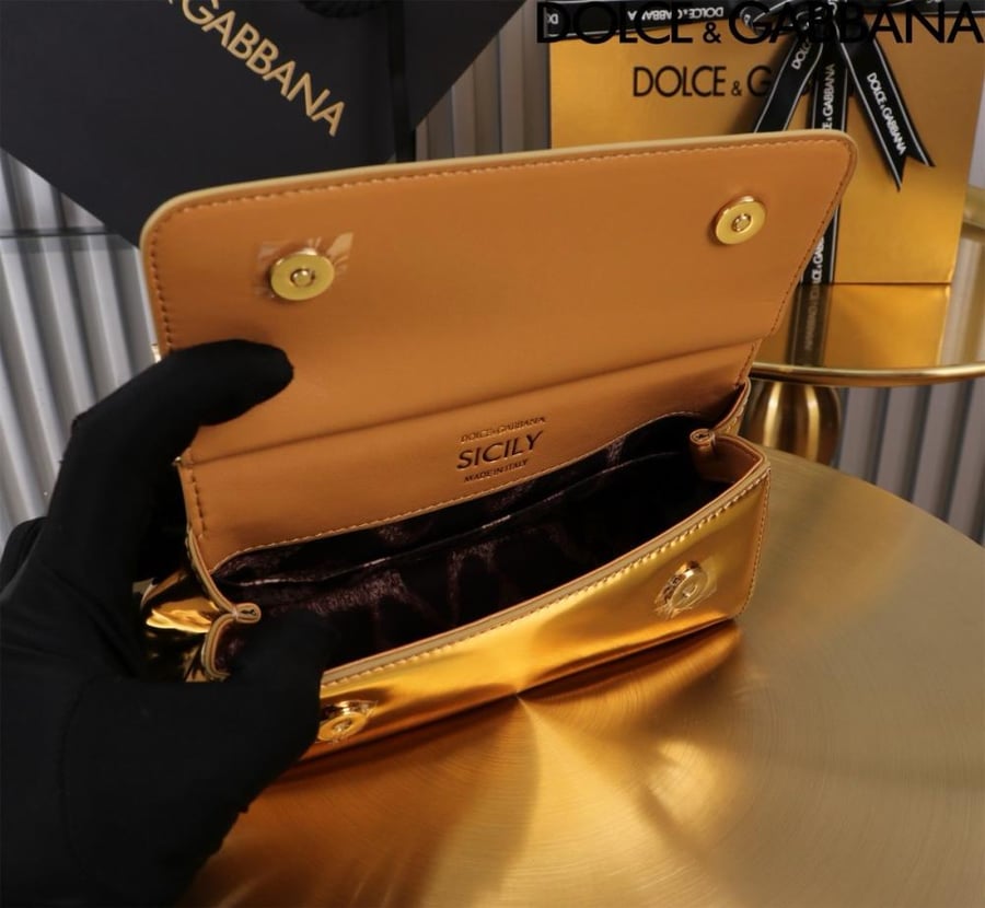 . شنطة دولتشي اند غابانا  Mini Sicily handbag