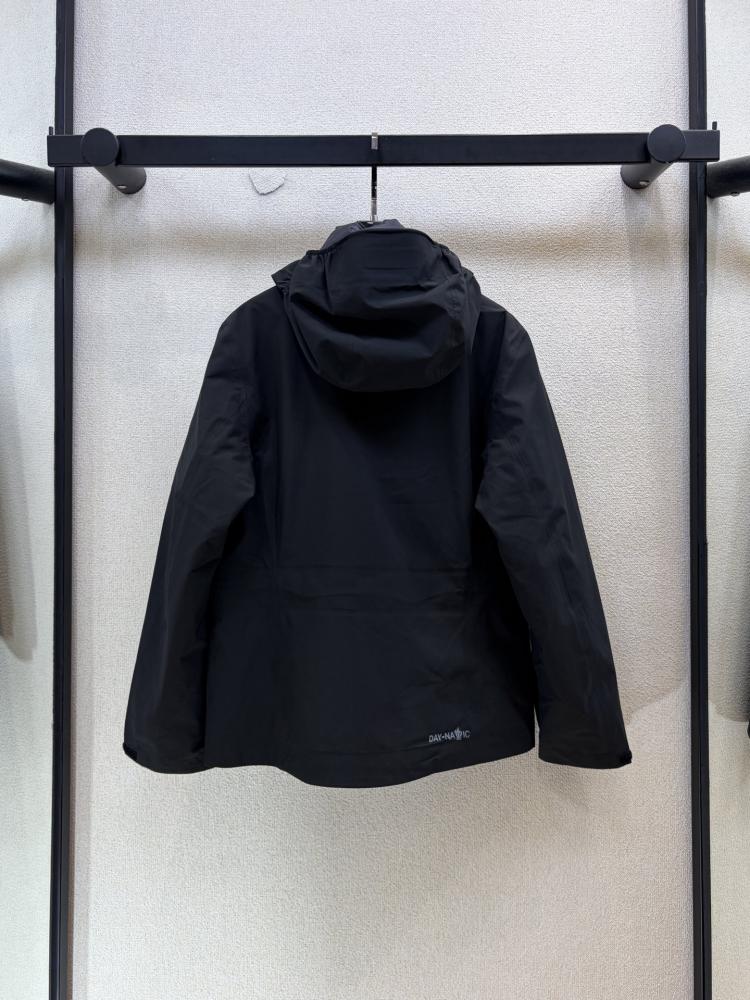 جاكيت Moncler