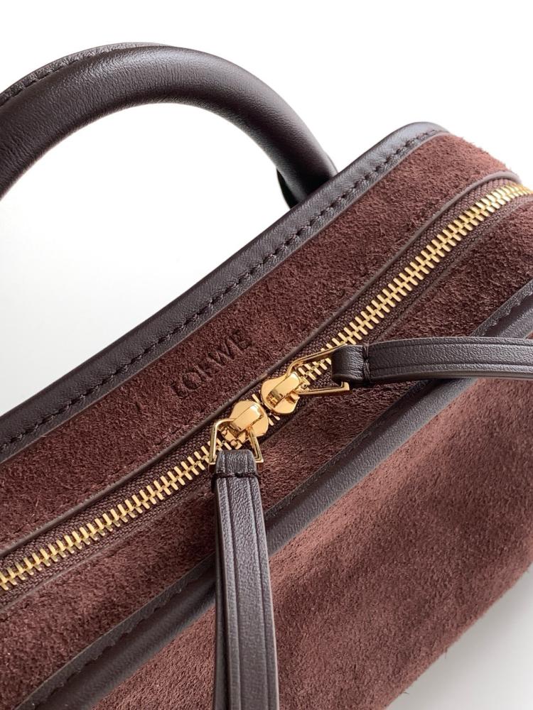 شنطة لويفي Amazona Loewe