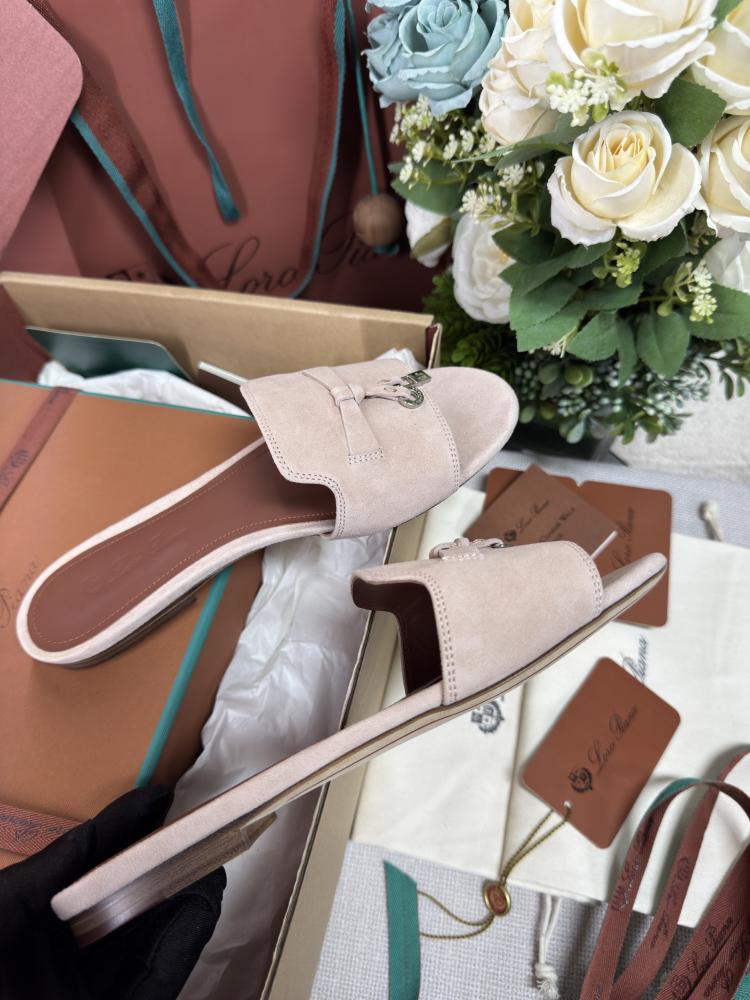 سليبر فلات لورو بيانا Suede charms
