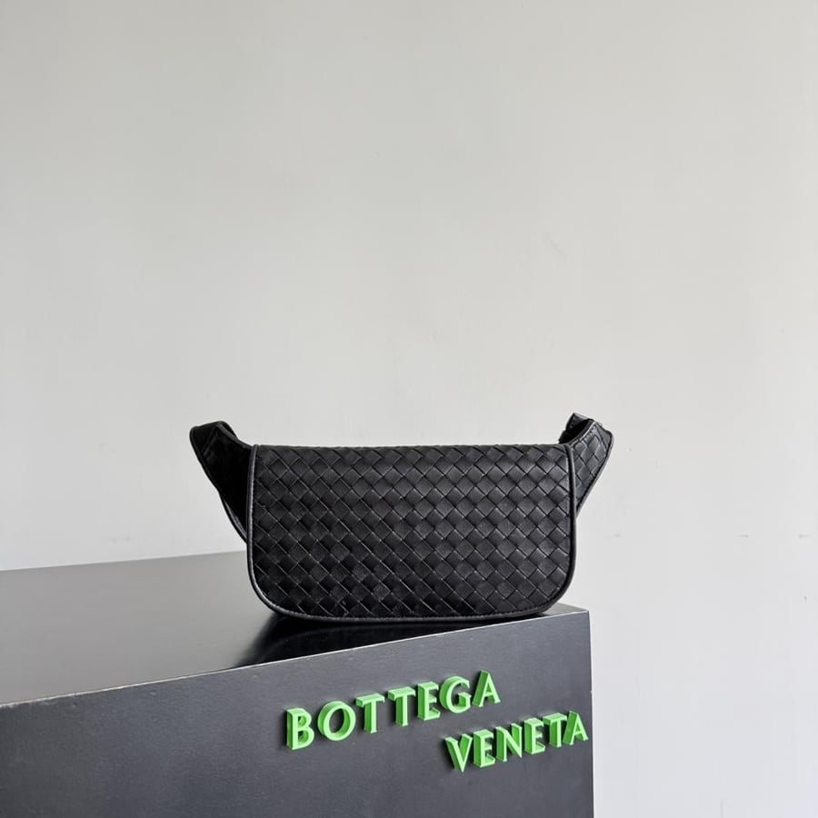 شنطة بوتيغا veneto belt Bag Bottega