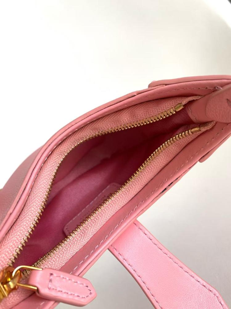شنطة بولغاري SERPENTINE ELLIPSE   مقاس 18cm
