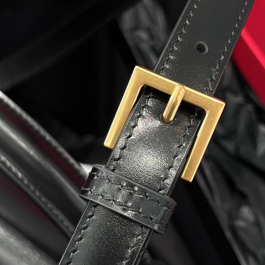 شنطة سان لوران Voltaire box Saint Laurent
