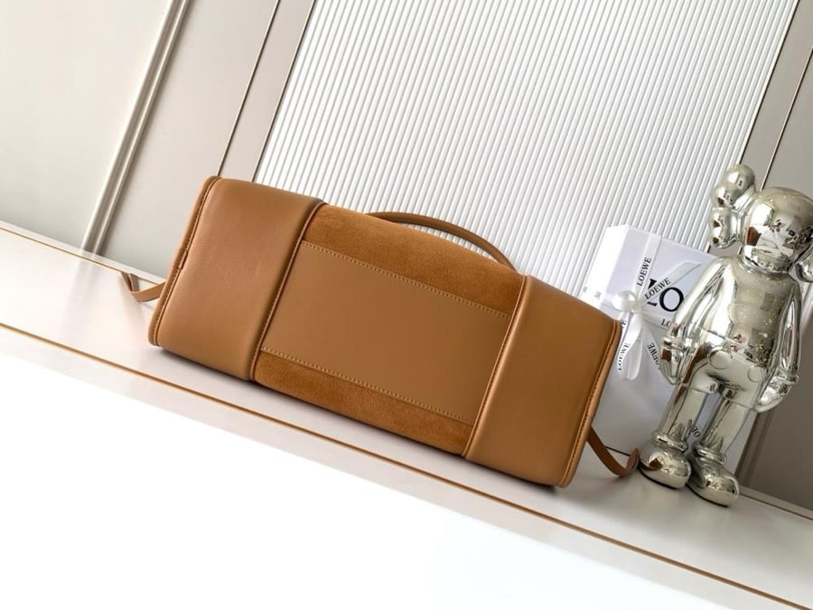 شنطة لويفي Amazona Loewe