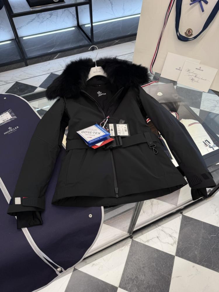 جاكيت Moncler