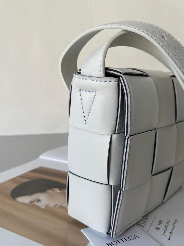 شنطة  بوتيغا Cassette مقاس 23cm