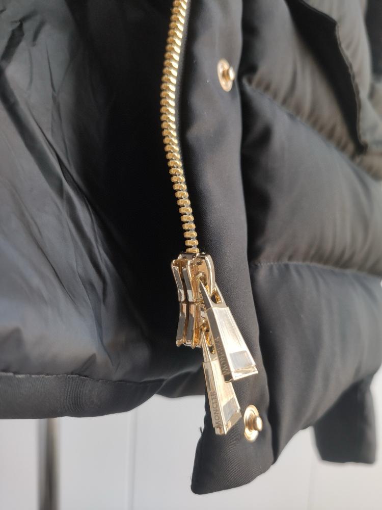 جاكيت Moncler