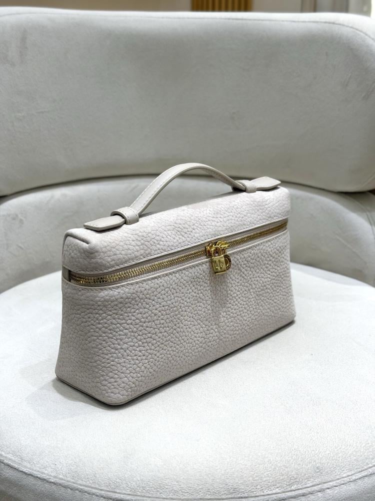 شنطة لورو بيانا Cowhide Lora piana مقاس 19 cm