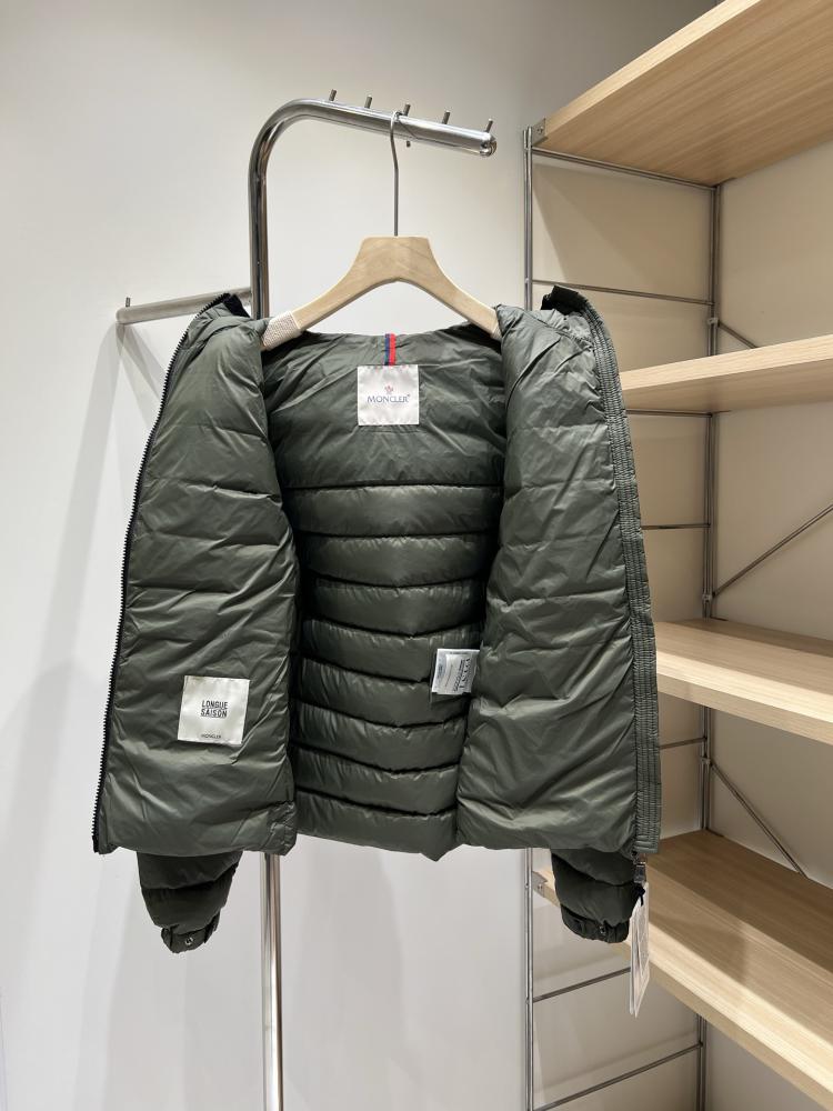 جاكيت Moncler
