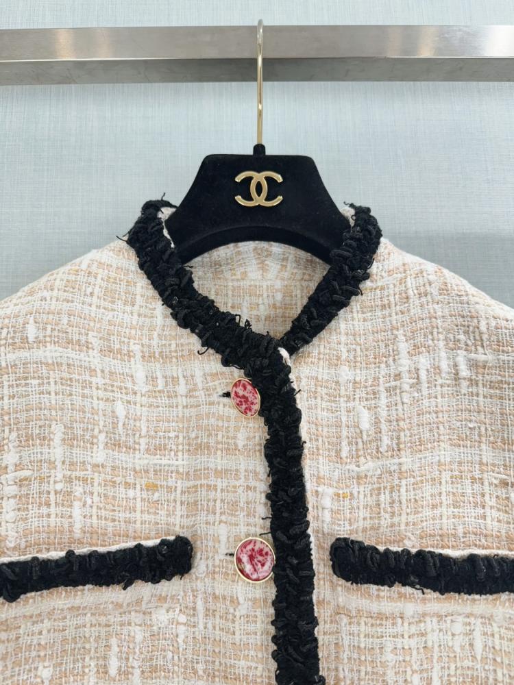 جاكيت Chanel