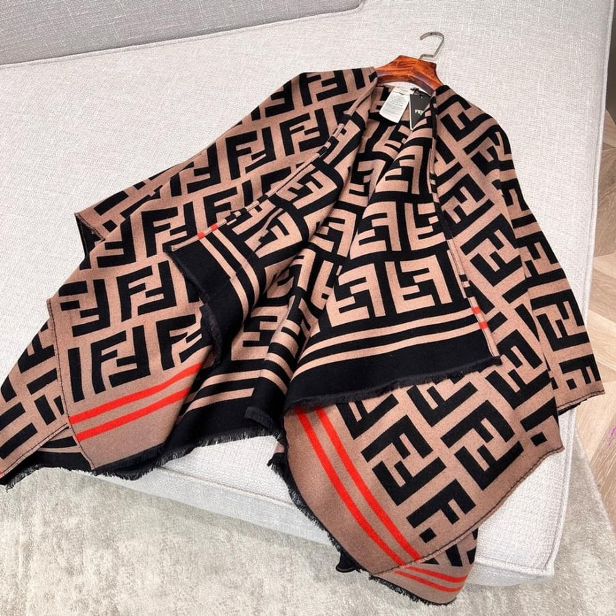 سكارف Fendi